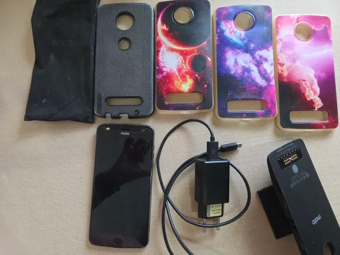 Moto Z2 Play com projetor