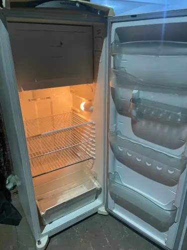 Geladeira frosfee de uma porta