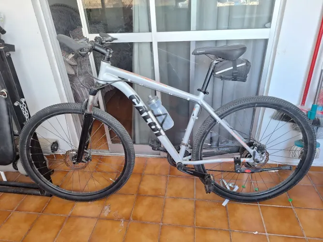Bicicleta Caloi Explorer, Aro 29, Quadro G, 24 marcha, toda Shimanos