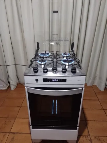 Fogão 04 bocas, painel digital, dourador no forno, acendimento eletrico, marca Brastemp