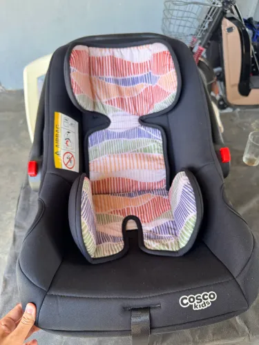 Vendo um bebê conforto semi novo ,usado poucas vezes 