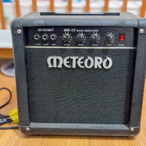 Amplificador Meteoro Mb 15 Para Contrabaixo De 15w Cor Preto 110v/220v