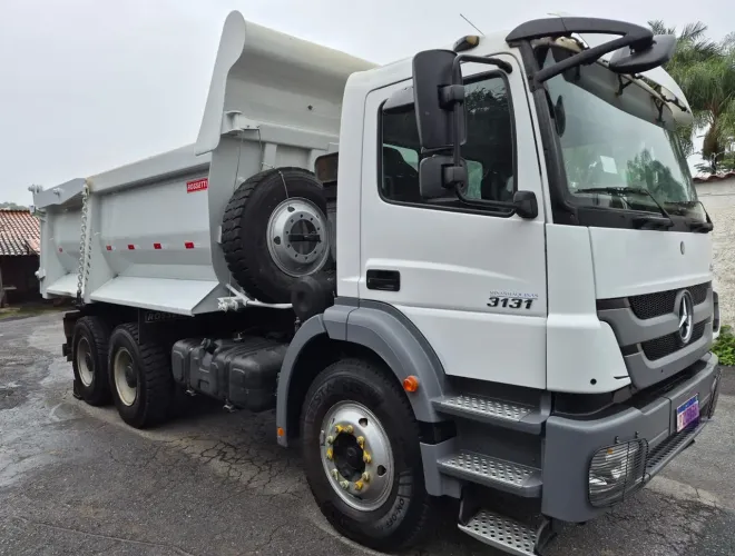 Caminhão Mercedes 6x4 3131 báscula Rosset 