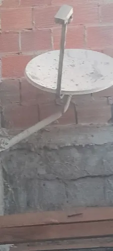 Vendo antena parabolica tem que ter a chave pra retirar do local