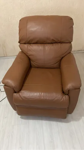 Poltrona de couro legítimo