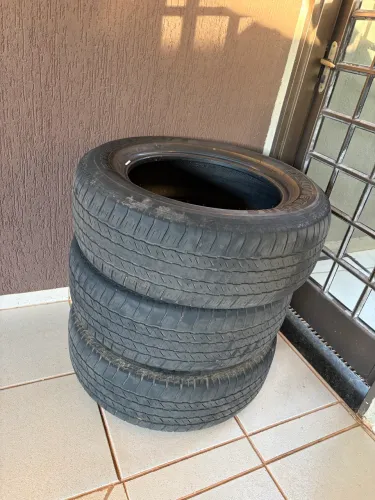 Pneus Bridgestone Dueler H/T 265/60 R18 - Caminhonete/SUV