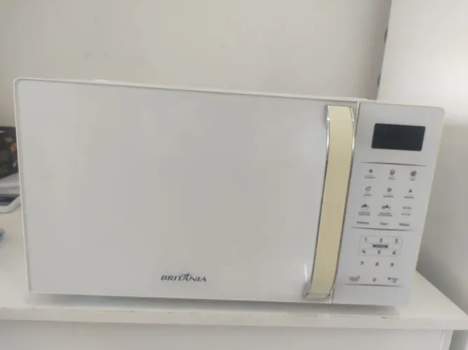 Micro-ondas Britânia - Bem Cuidado e em Excelente Estado