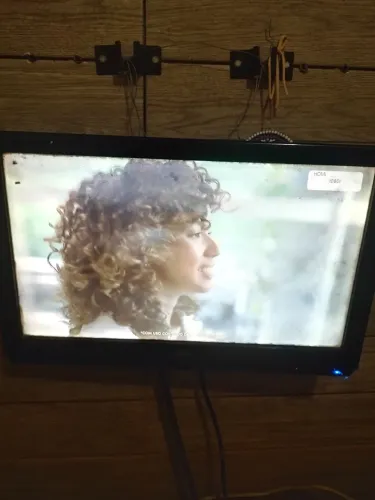 Tv AOC 22 liga e fica tela escura