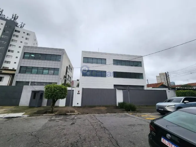 Prédio Comercial Moderno com 568 m², 3 Andares e Estacionamento