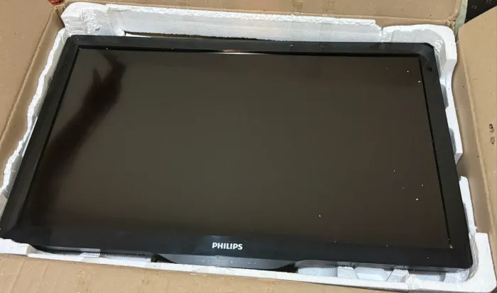 Tv 32 polegadas Philips com controle - led - não é smart - perfeito estado 