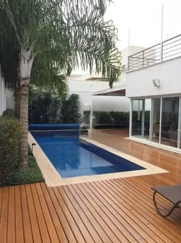 Casa de Alto Padrão com 4 Suítes, 364 m² e Valor de R$ 3.740.000