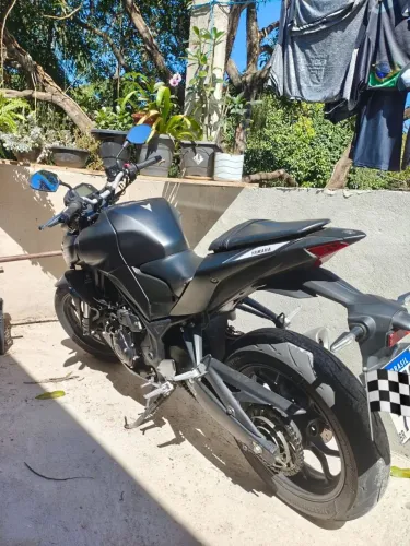 Moto zerada, pouco usada e bem cuidada
