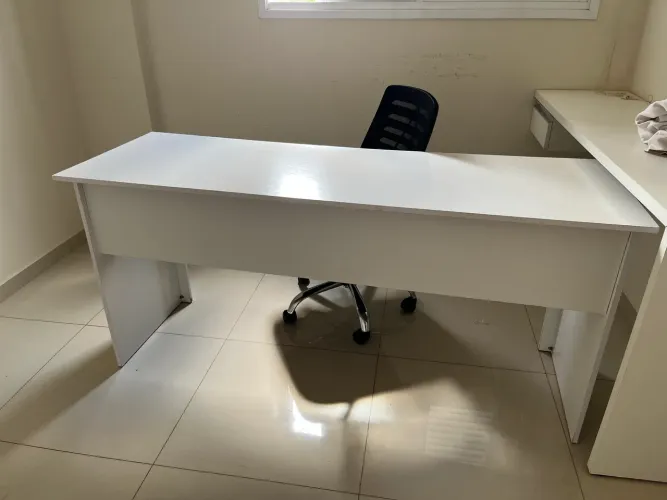 Cadeira de Escritório + Escrivaninha