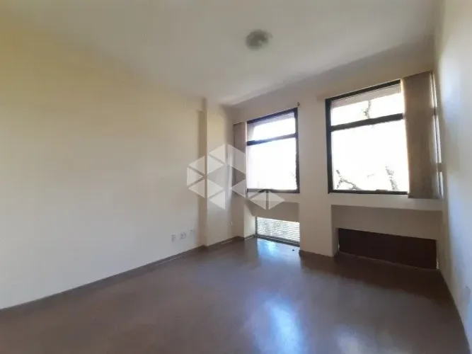 Sala comercial com pátio privativo e vaga de garagem à venda no Bairro Bom Fim