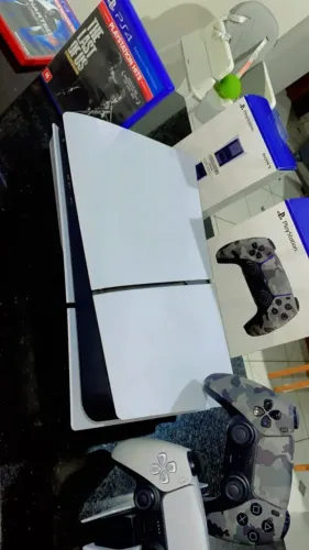 PlayStation 5 Slim (Com Leitor de Mídia Física) impecável e pronto para jogar!