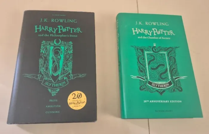 Livro Harry Potter Pedra Filosofal (philosopher's stone) e Câmara secreta (secret chamber)