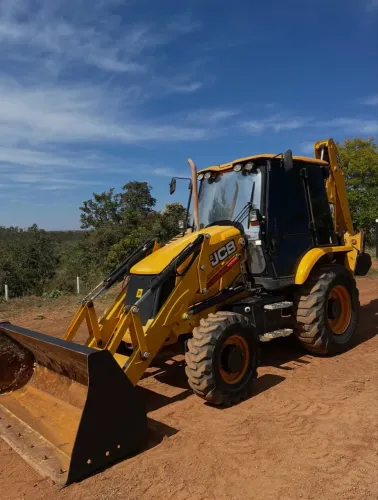 RETROESCAVADEIRA JCB 3CX