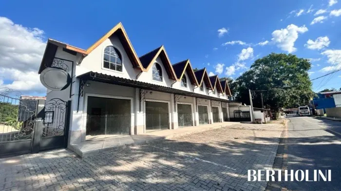 Loja no centro de Penedo, ao lado da Casa da Picanha 2 - APENAS R$ 250 mil !!(*)