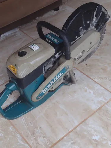 Cortadora de concreto a gasolina Makita