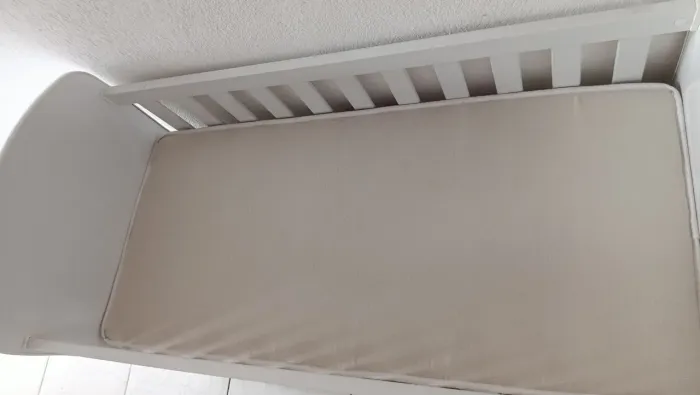 Berço flex, com colchão. Poucas marcas de uso