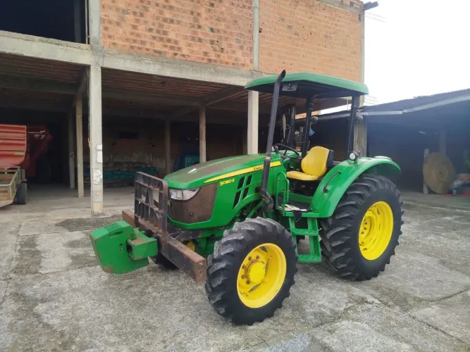 Trator John Deere 5080E