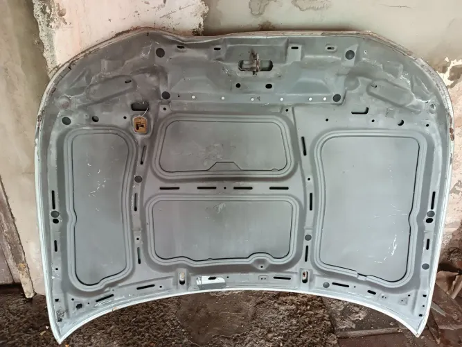 Capô do Ford Mondeo