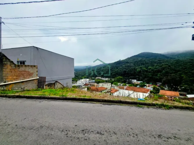 76793 - Estância São José - Excelente terreno de 593,30m² á venda em Poços de Caldas MG.