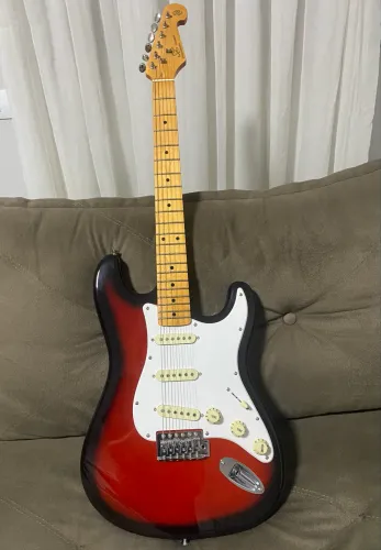 Guitarra Strato SX Handmade Sunburst + Bag + Brindes