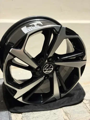 4 Rodas aro 15 4 x 100 Em estado de nova