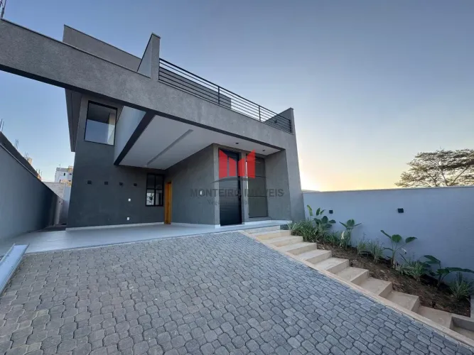 Espetacular Casa para Venda localizada no Bairro Villa Paradiso, com 3 dormitórios, sendo