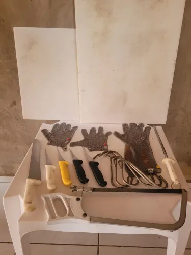 Vendo materiais para açougue ou desossa em geral