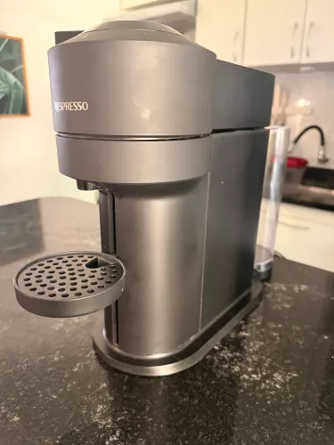 Máquina Nespresso Vertuo NEXT 220v