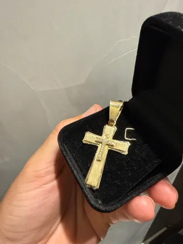Ouro pingente em ouro maciço com 16 pedra de diamantes naturais pesando 7.7 gramas 