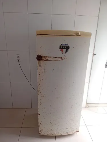 Vende se uma Geladeira zap *