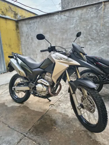 XRE 300 - 2018 conservada