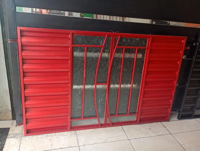 Janelão 1.63x1 não e de correr abrindo normal