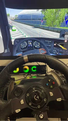 G920 volante pc e Xbox acompanha os pedais