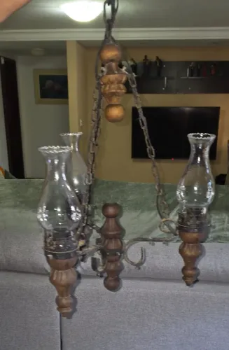 LUMINÁRIA COLONIAL - TRÊS LÂMPADAS - MANGAS NOVAS.