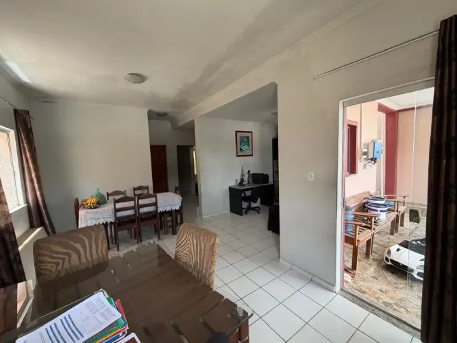 CIDADE JARDIM 2 CASA DE 5/4 SENDO 3 SUÍTES, 250 METROS É 4 BANHEIROS