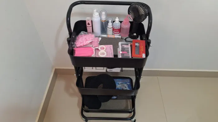 Carrinho com tudo para fazer cílios