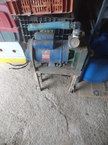 Bomba de agua de 2cv com suporte! Entrego em sua casa!!