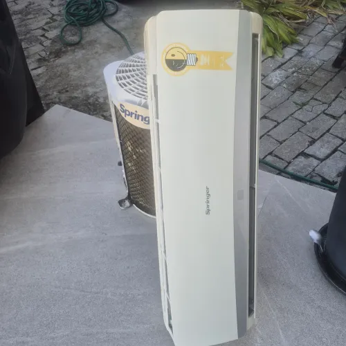 Split springer 12000 btus só frio 3 meses de garantia,  revisado na autorizada 