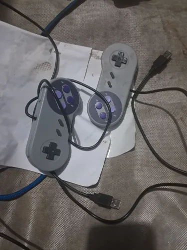 Dois controles de video game