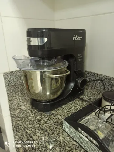 Imperdível Batedeira Oster com Bowl em Inox.