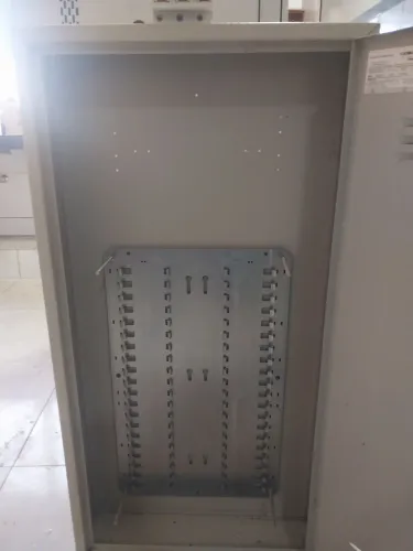 Quadro eletrico cemar.  Cabe mais de 60 Dim