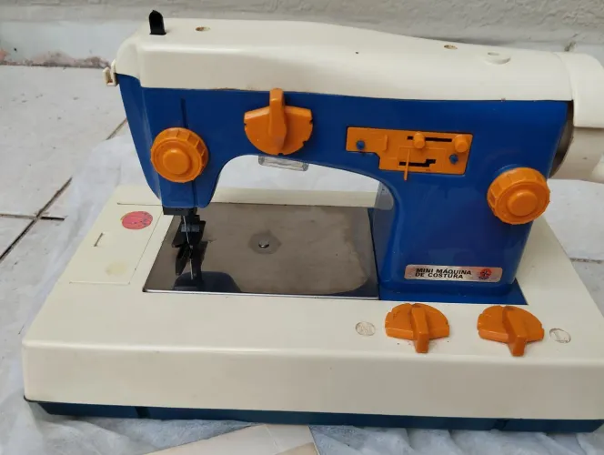 Mini máquina de costura Estrela