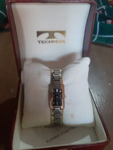 Vendo Relógio Feminino Technos Original. Linha "Titanium"