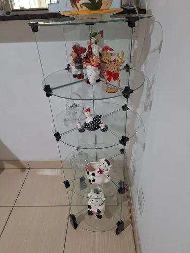 Linda prateleira de vidro
