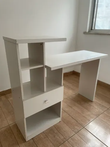 Escrivaninha branca (mesa para escritório)