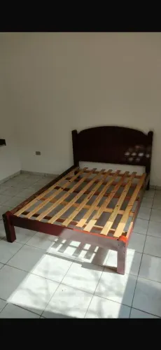 Cama de casal em bom estado - doação